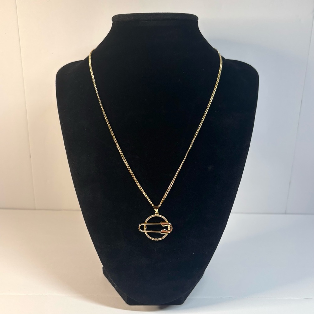 18k yellow gold-plated paperclip pendant necklace